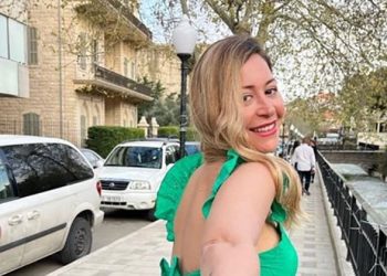 إطلالة جريئة.. سعر بنطلون منة شلبي يثير الجدل بالسوشيال ميديا