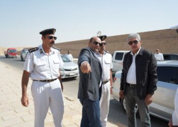 وزير السياحة والآثار يقوم بجولة تفقدية داخل منطقة أهرامات الجيزة