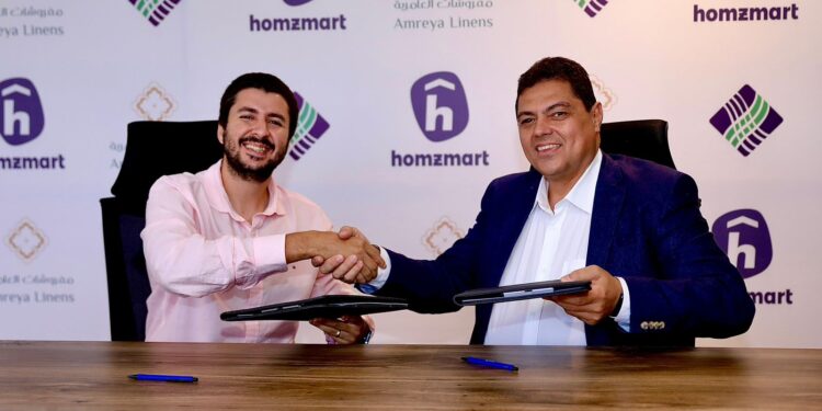 «هومزمارت» و«مصر العامرية» توقعان اتفاقية استراتيجية لتعزيز صناعة المنسوجات ودعم الصادرات المصرية