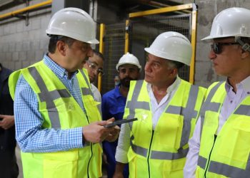 وزير قطاع الأعمال العام يتفقد مصانع شركة “سيجوارت” لإنتاج الفلنكات الخرسانية