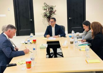 وزير الاستثمار والتجارة الخارجية يلتقي نائب رئيس شركة Koch Inc لبحث مشروعاتها الحالية واستثماراتها المستقبلية في مصر.