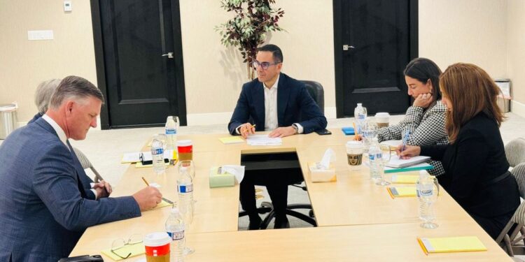 وزير الاستثمار والتجارة الخارجية يلتقي نائب رئيس شركة Koch Inc لبحث مشروعاتها الحالية واستثماراتها المستقبلية في مصر.