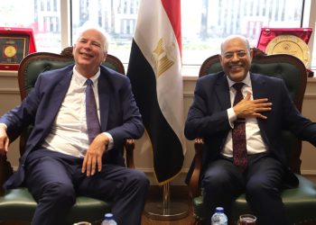 وزير العمل يستقبل رئيس مجلس ادارة شركة بترول سيميتار مصر للإنتاج