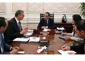 رئيس الوزراء يتابع مع وزير البترول عدداً من ملفات العمل