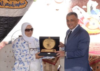 محافظ الإسماعلية يسلم 40 جهاز كهربائياً لعدد 10 عرائس من أبناء المحافظة مقدمه من مؤسسة العربي لتنمية المجتمع