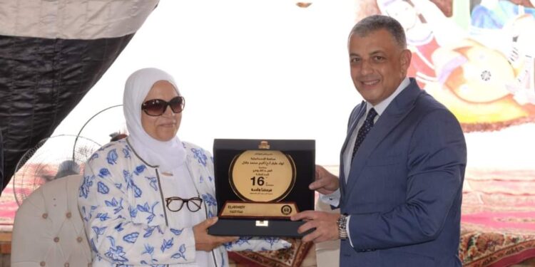 محافظ الإسماعلية يسلم 40 جهاز كهربائياً لعدد 10 عرائس من أبناء المحافظة مقدمه من مؤسسة العربي لتنمية المجتمع