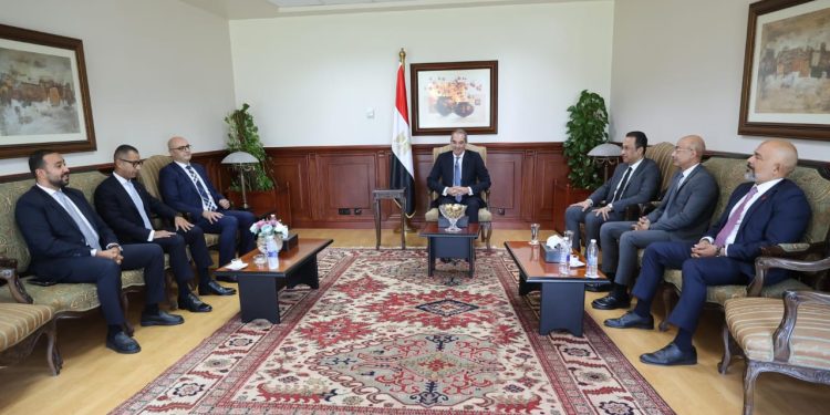 وزير الاتصالات يشهد توقيع الدفعة الثانية من تراخيص خدمات الجيل الخامس لشركات المحمول العاملة في مصر