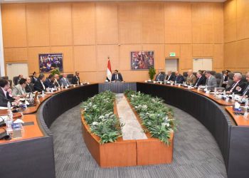 وزير الإسكان يتابع سير العمل بمنطومة مياه الشرب بمدينتى العبور والقاهرة الجديدة