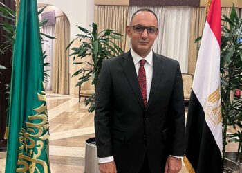 مخالفا كافة التوقعات.. محلل اقتصادي: البنك المركزي يتجه لتخفيض الفائدة 50 نقطة أساس اليوم