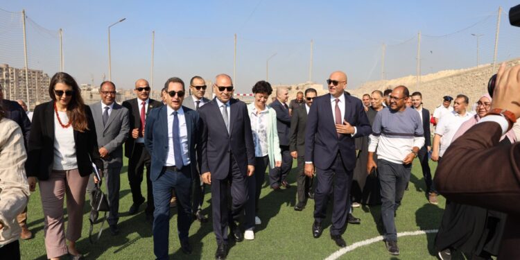 باسل رحمي: تنفيذ برنامج الإرتقاء الحضري في عزبة خيرالله والزاوية الحمراء بالقاهرة