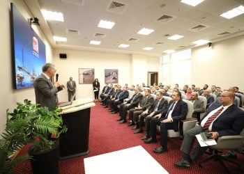 وزير البترول يستعرض مستجدات التسويق للفرص الاستثمارية وجذب الاستثمار