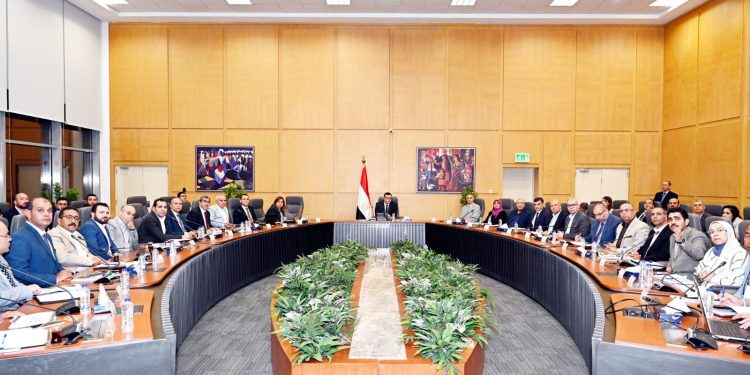 نائب وزير الإسكان يلتقي ممثلي إحدى الشركات العالمية المتخصصة في تنفيذ وإدارة المرافق
