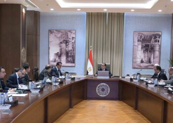 رئيس الوزراء يعقد اجتماعاً لمتابعة موقف توفير الأدوية والمستلزمات الطبية