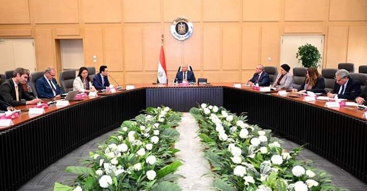 وزير الصناعة والنقل يبحث مع شركة سكاتك النرويجية  إقامة مصنع لتوطين صناعة المحللات الكهربائية