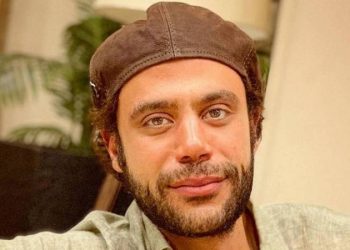 محمد عادل أمام يدعم لبنان