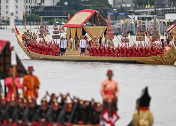 بانكوك تتزين احتفاء بعيد ميلاد الملك الـ72