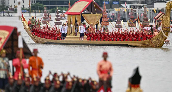 بانكوك تتزين احتفاء بعيد ميلاد الملك الـ72