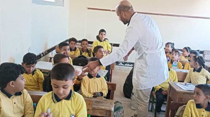 الصحة تطلق حملات وقائية للفحص والكشف المبكر وعلاج أمراض البلهارسيا والطفيليات المعوية لطلاب المدارس