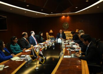 رئيس الرقابة المالية يلتقي ممثلي البنك الآسيوي للاستثمار في البنية التحتية لبحث سبل التعاون المشترك