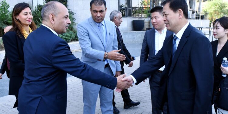 الهيئة العامة للاستثمار والمناطق الحرة تستضيف وفداً حكومياً صينياً رفيع المستوى