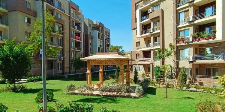 وزير الإسكان يتابع أعمال التطوير بعددٍ من المناطق الصناعية والسكنية بمدن العبور والعاشر وبدر