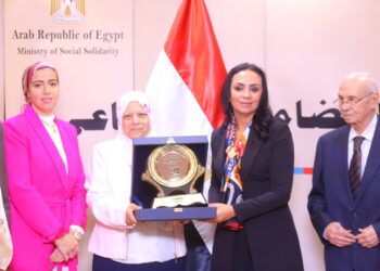 وزيرة التضامن تكرم عدداً من النماذج الملهمة في إطار مبادرة ” الأب القدوة “
