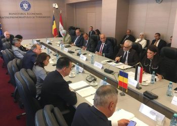 رئيس المصرية القابضة للغازات الطبيعية يشارك في اجتماعات اللجنة المصرية الرومانية