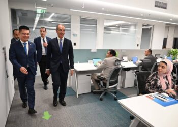 وزير الاتصالات وتكنولوجيا المعلومات يفتتح مقر جديد لشركة هواوى HUAWEI