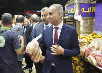 رئيس جهاز حماية المستهلك  يقوم بحملة رقابية ليلية بمنطقة شبرا