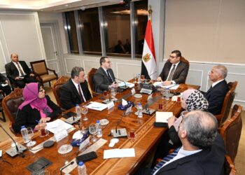 وزير الإسكان يعقد اجتماعه الدورى لمتابعة سير العمل بهيئة المجتمعات العمرانية الجديدة وأجهزة المدن الجديدة