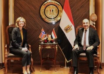 وزير قطاع الأعمال العام يبحث مع سفيرة النرويج و”سكاتك” مستجدات مشروع المحطة الشمسية لمجمع الألومنيوم بنجع حمادي