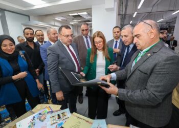 “رئيس الهيئة القومية للبريد”.. تفتتح مركز الطباعة الرقمية الجديد.. بـ(مطابع البريد)