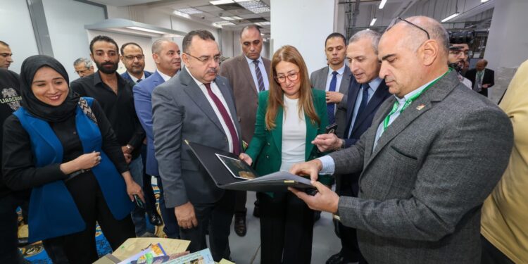 “رئيس الهيئة القومية للبريد”.. تفتتح مركز الطباعة الرقمية الجديد.. بـ(مطابع البريد)