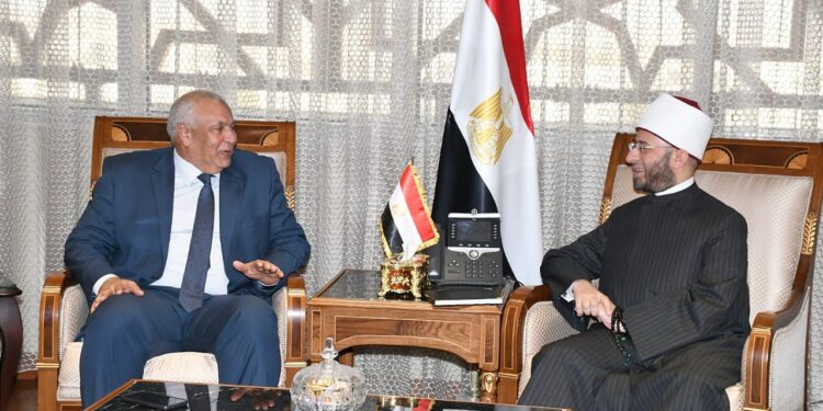 وزير الأوقاف يستقبل محافظ الوادي الجديد ويبحثان التعاون المشترك في الدعوة وعمارة المساجد بالمحافظة