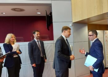 وزير الاستثمار يلتقي المفوض الأوروبي للتجارة لبحث سبل تعزيز العلاقات التجارية بين مصر والاتحاد الأوروبي