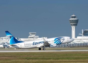 الحكومة تنفى اعتزامها بيع شركة مصر للطيران