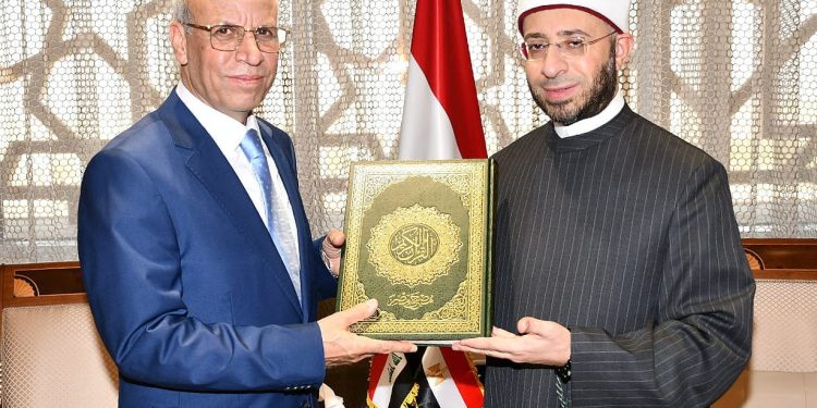 وزير الأوقاف يستقبل سفير العراق بالقاهرة لبحث التعاون المشترك