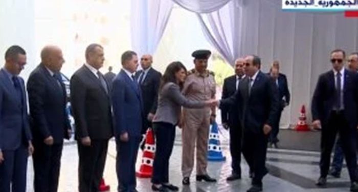 السيسي يصل مقر افتتاح محطة قطارات صعيد مصر