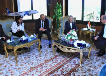 وزير الطيران المدنى يلتقي مسئولي البنك الأوروبي لإعادة الإعمار والتنمية لبحث إمكانية التعاون المُشترك في تنفيذ المشروعات