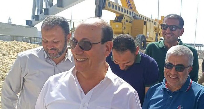 وزير الإسكان يتابع سير العمل بمحور “عمرو بن العاص”.. ورئيس “الجهاز المركزى للتعمير” يتفقد الأعمال من الموقع