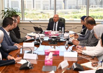 كامل الوزير يبحث مع رئيس شركة تكنولوجيا الحديد خطة إنشاء مصنع لإنتاج الأبواب المصفحة والمعدنية المقاومة للحريق