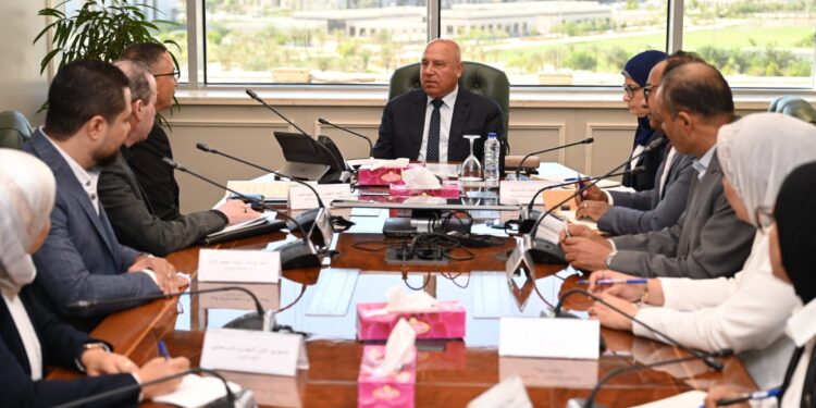 كامل الوزير يبحث مع رئيس شركة تكنولوجيا الحديد خطة إنشاء مصنع لإنتاج الأبواب المصفحة والمعدنية المقاومة للحريق