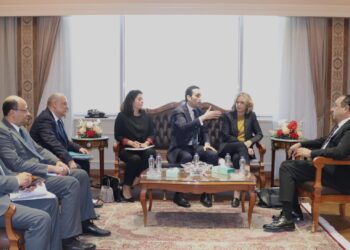 وزير قطاع يبحث مع سفيرة النرويج و”سكاتك” مستجدات مشروع المحطة الشمسية لمجمع الألومنيوم بنجع حمادي