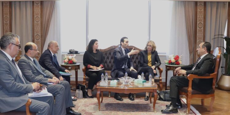 وزير قطاع يبحث مع سفيرة النرويج و”سكاتك” مستجدات مشروع المحطة الشمسية لمجمع الألومنيوم بنجع حمادي