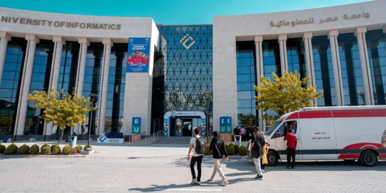 جامعة مصر للمعلوماتية تنظم حملة للتبرع بـ”الدم” بالتعاون مع التحالف الوطني للعمل الأهلي