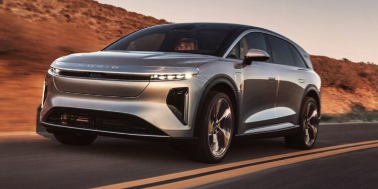 أرخص سيارة كهربائية عائلية 2025 من Lucid