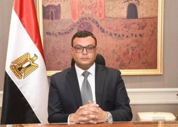 وزير الإسكان يعقد عدة اجتماعات صباح اليوم مع مسئولى شركات المقاولات لمتابعة سير العمل بمشروعات المدن الجديدة