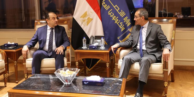 وزيرا الاتصالات وقطاع الأعمال يتابعان مشروع تطبيق برنامج تخطيط موارد المؤسسات “ERP”