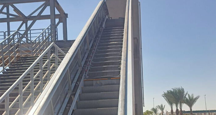 رئيس جهاز 6 أكتوبر يعلن الانتهاء من تركيب سلالم كهربائية ببعض كباري المشاة بطريق الواحات