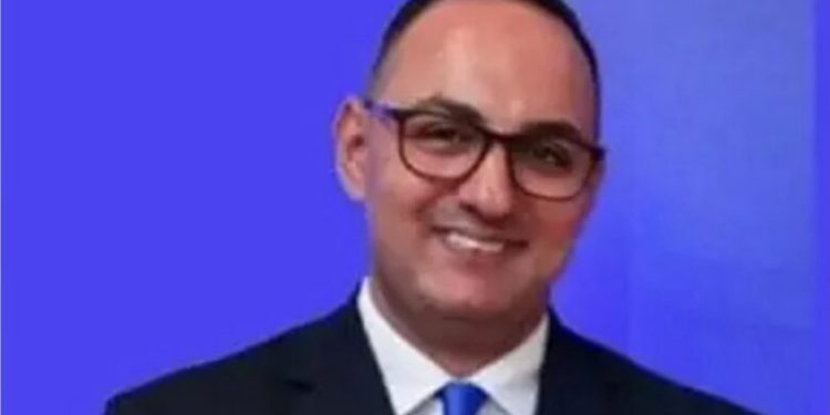 خبير اقتصادي  يحذر من تباطؤ اقتصادي عالمي حاد.. ويتوقع ارتفاعًا في أسعار الذهب